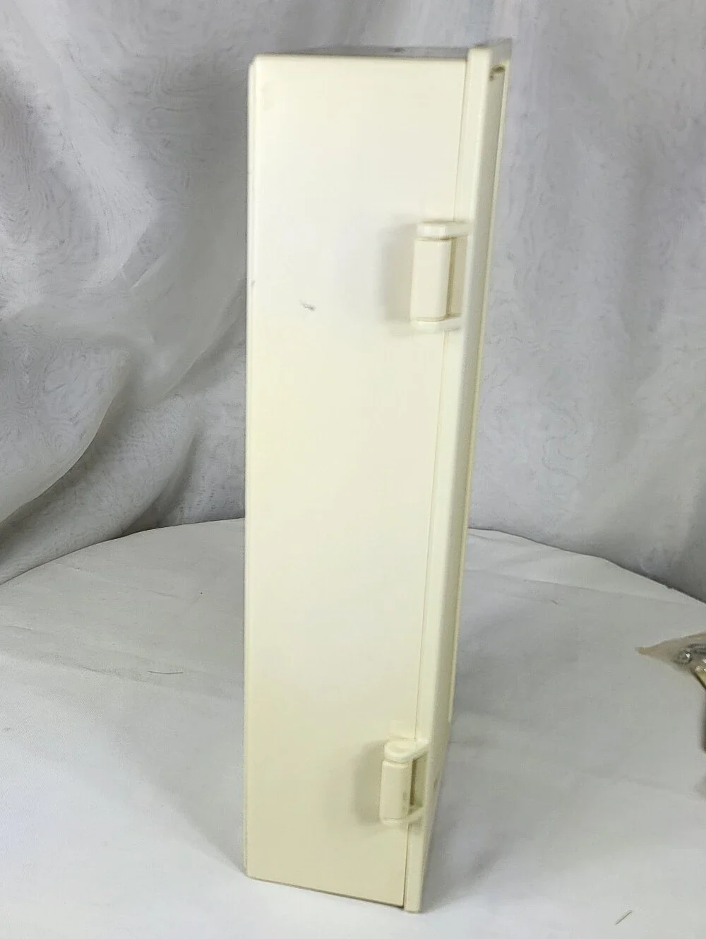 Tupperware #1572-1 Cream Plastic Wax Paper & Foil Dispenser